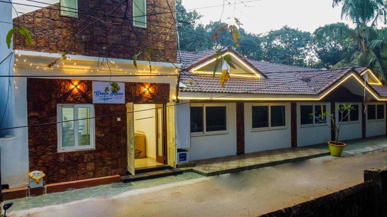 Grande Alpine Hotel 바가토르 외부 사진